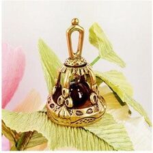 It is best to buy a bell amulet during the waxing moon. 